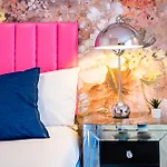 Outstanding Deluxe Self Contained City Apartment