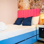 Outstanding Deluxe Self Contained City Apartment