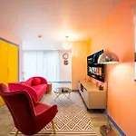 Outstanding Deluxe Self Contained City Apartment