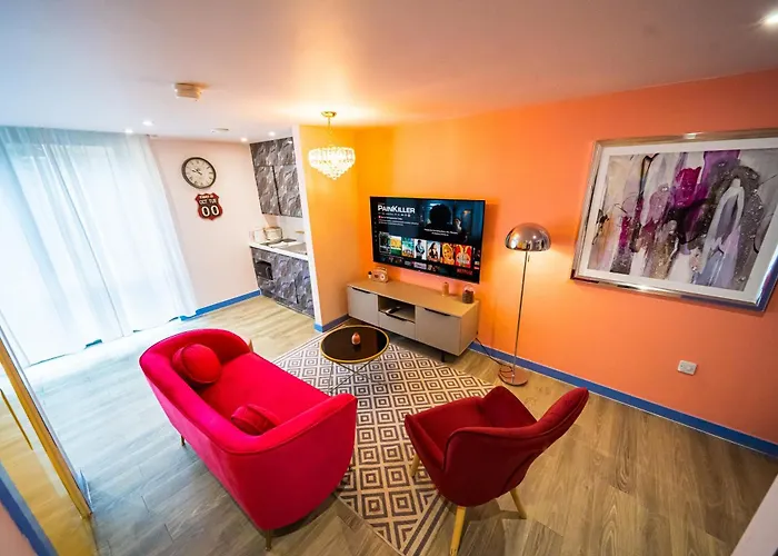 Outstanding Deluxe Self Contained City Apartment