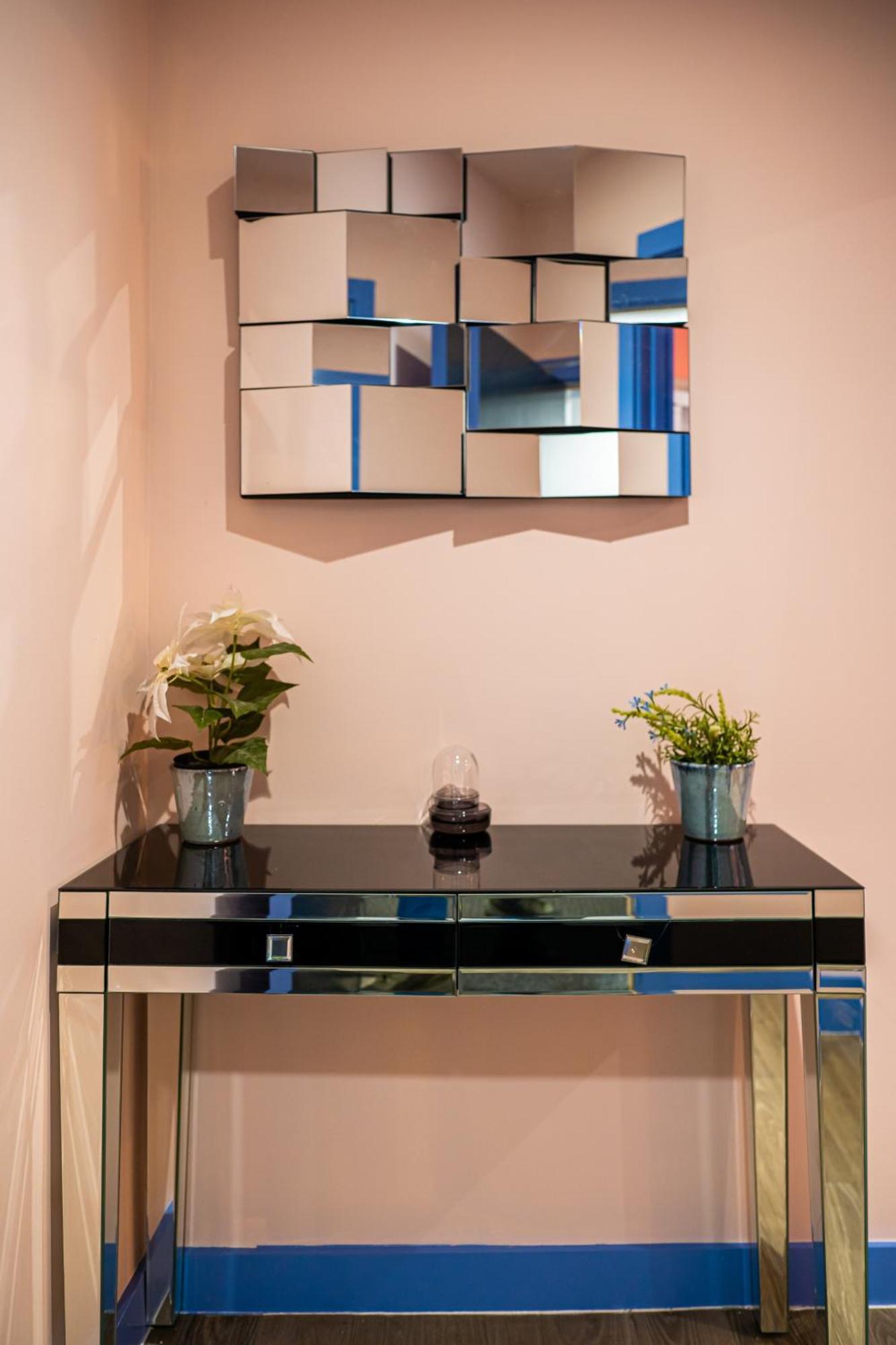 Outstanding Deluxe Self Contained * Sheffield