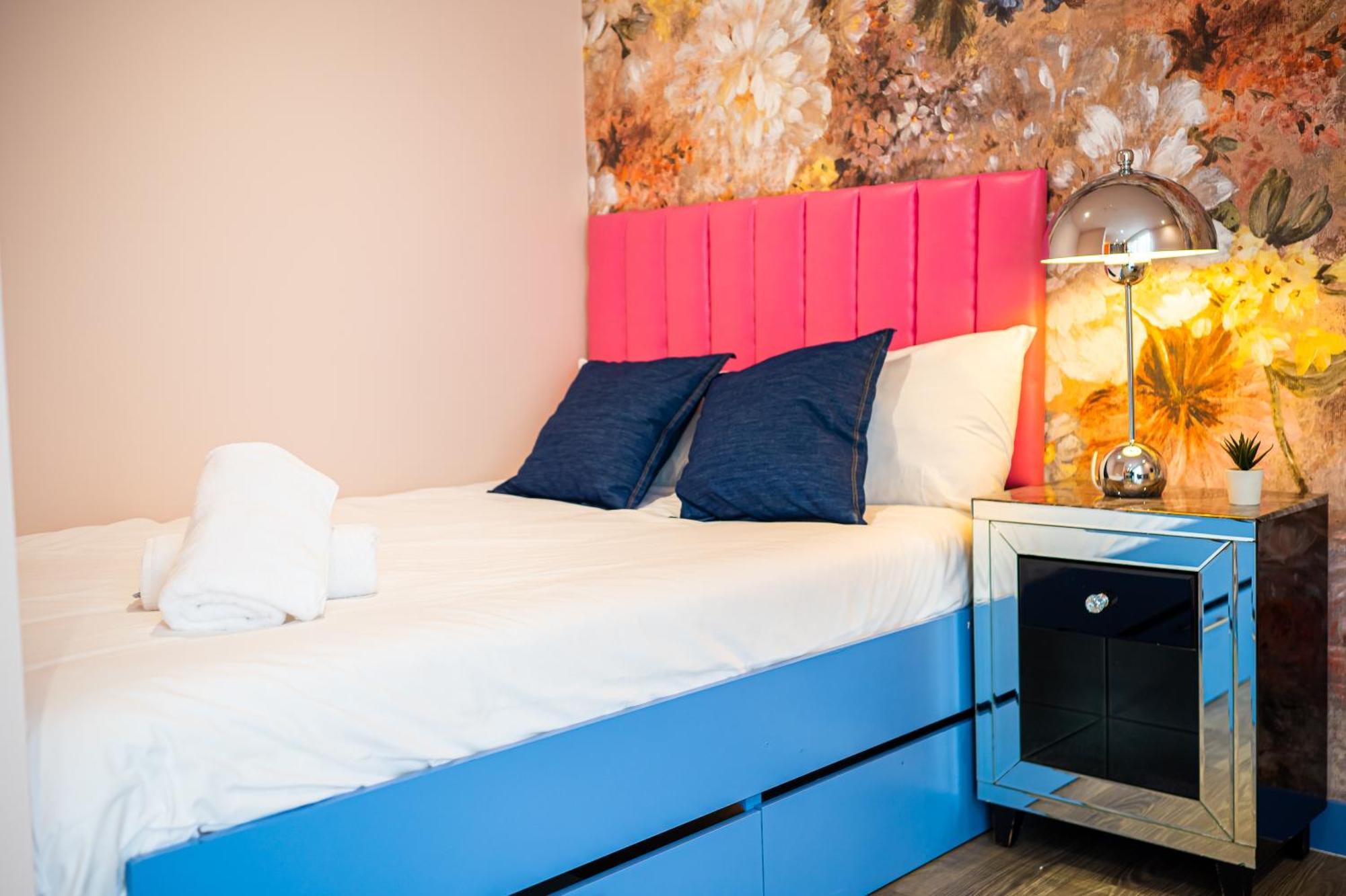 Outstanding Deluxe Self Contained
