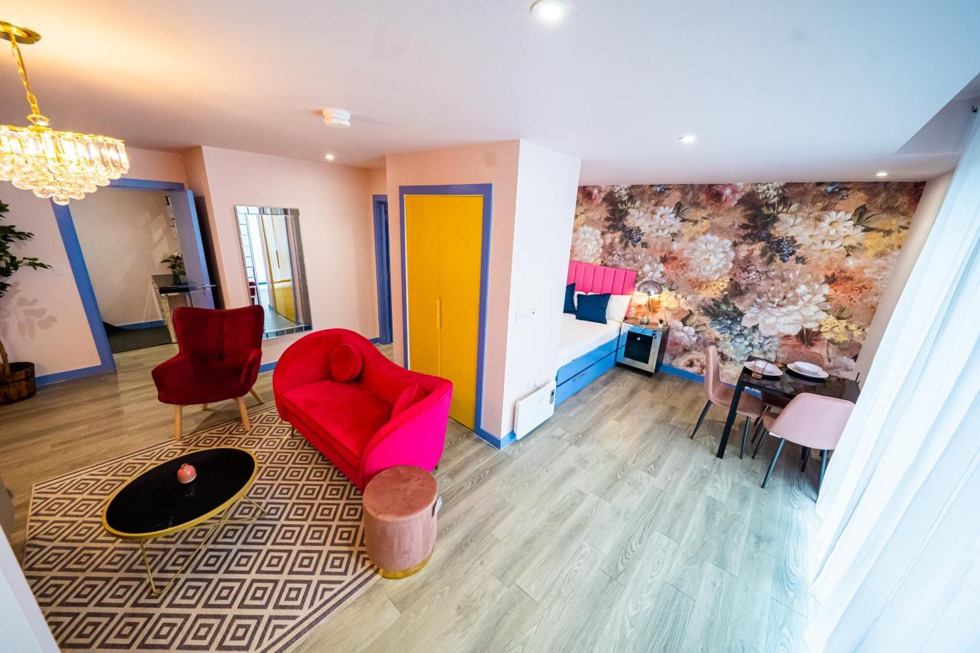 Outstanding Deluxe Self Contained Sheffield